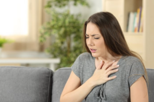 Bệnh nhân hay bị ợ hơi, ợ chua, xảy ra từng cơn hoặc liên tục